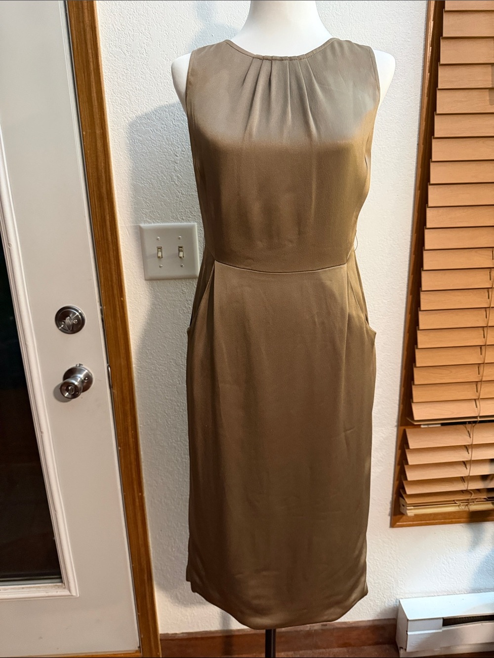 St. John Couture Olive Sleeveless Sheath Dress Size 2 Made USA